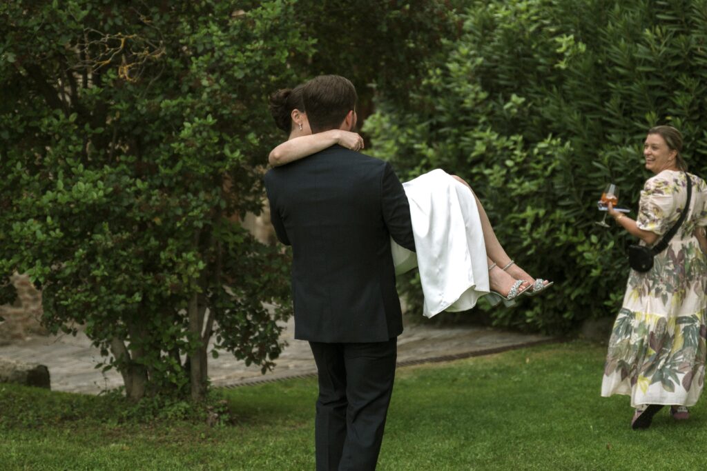 Bride and groom during cocktail hour, wedding planner assisting emergency