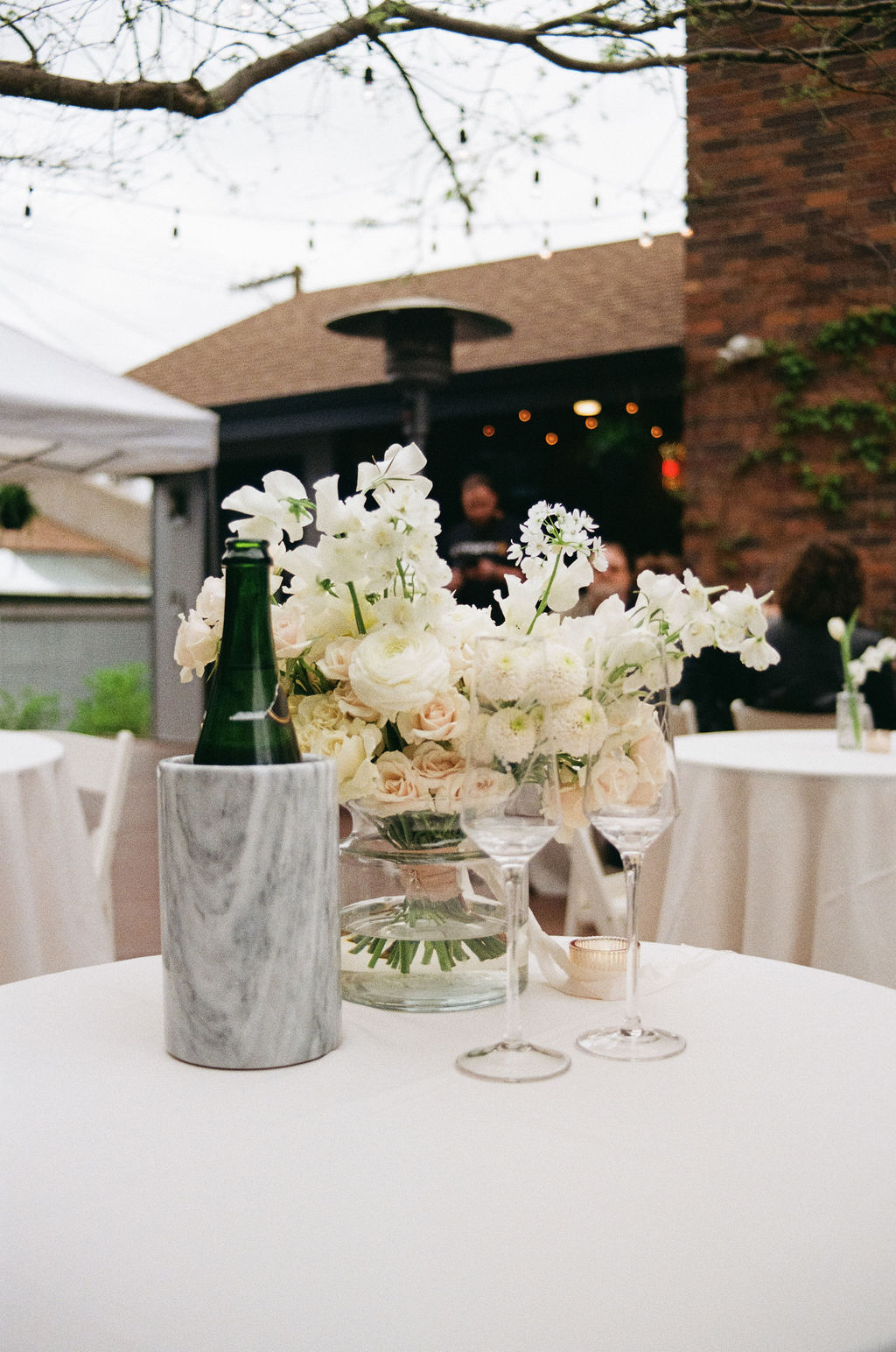 outdoor reception sweetheart table